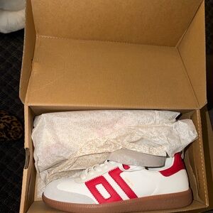 NIB Back 70s White and Red Sneakers
